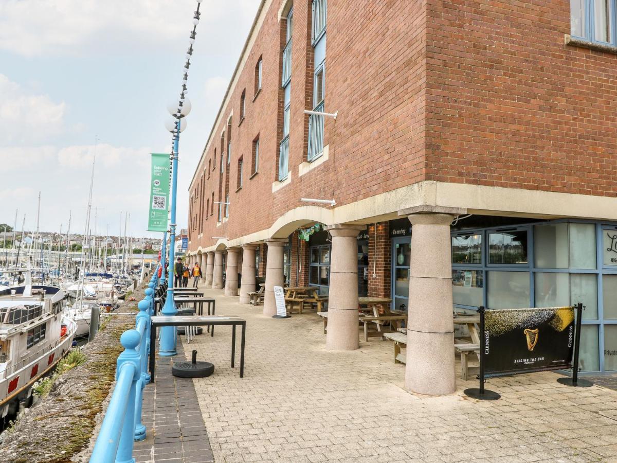 15 Sovereign House Apartment Milford Haven Bagian luar foto