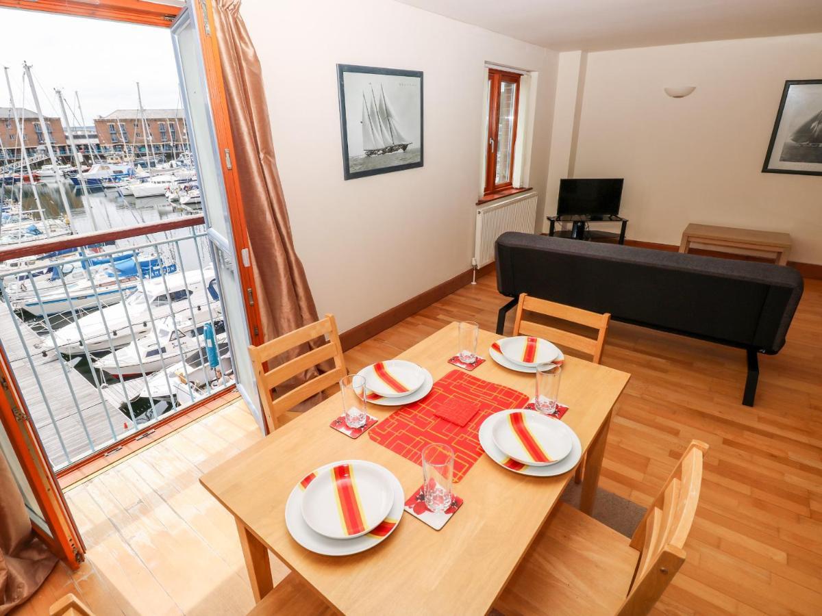 15 Sovereign House Apartment Milford Haven Bagian luar foto