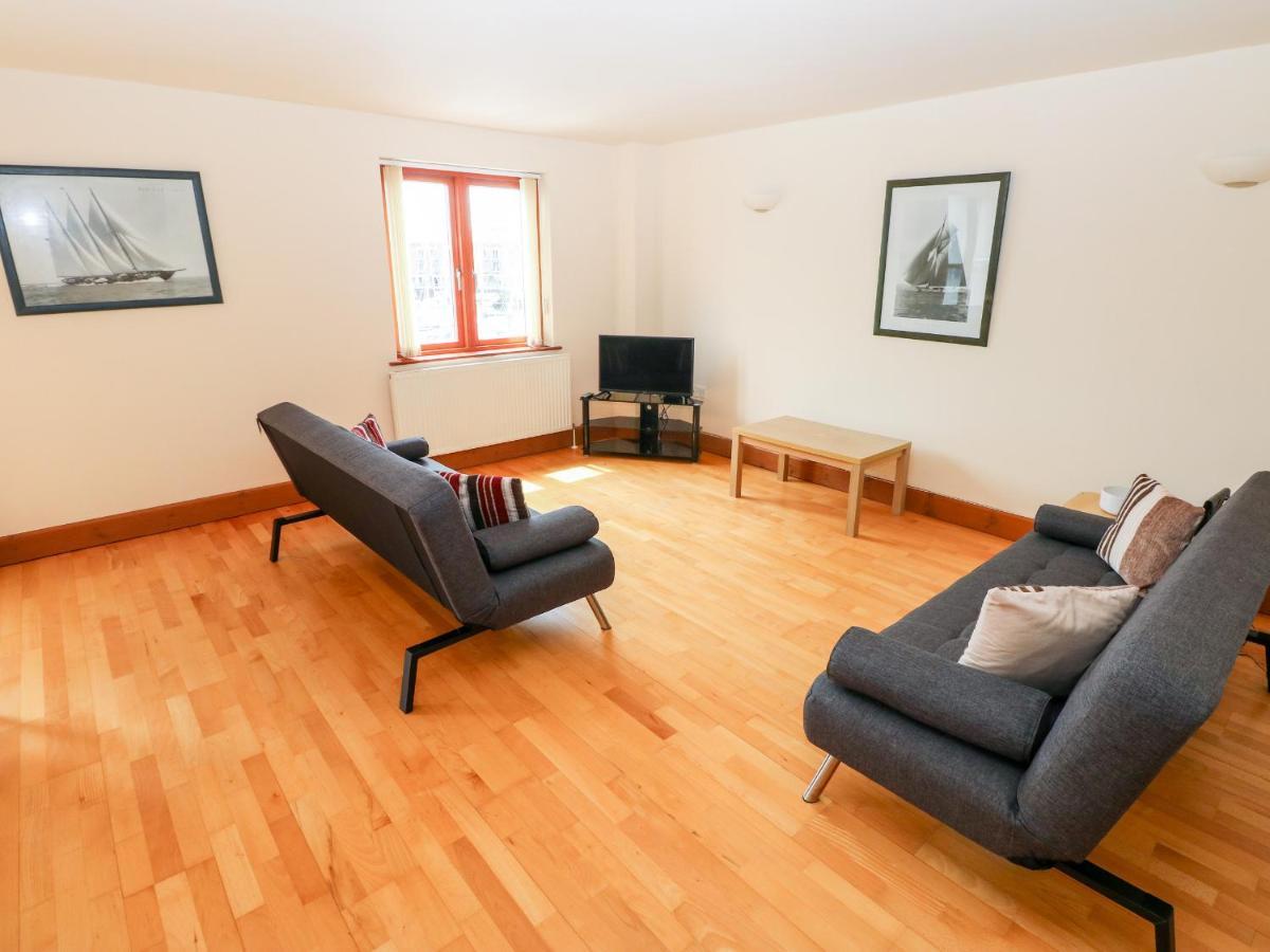 15 Sovereign House Apartment Milford Haven Bagian luar foto