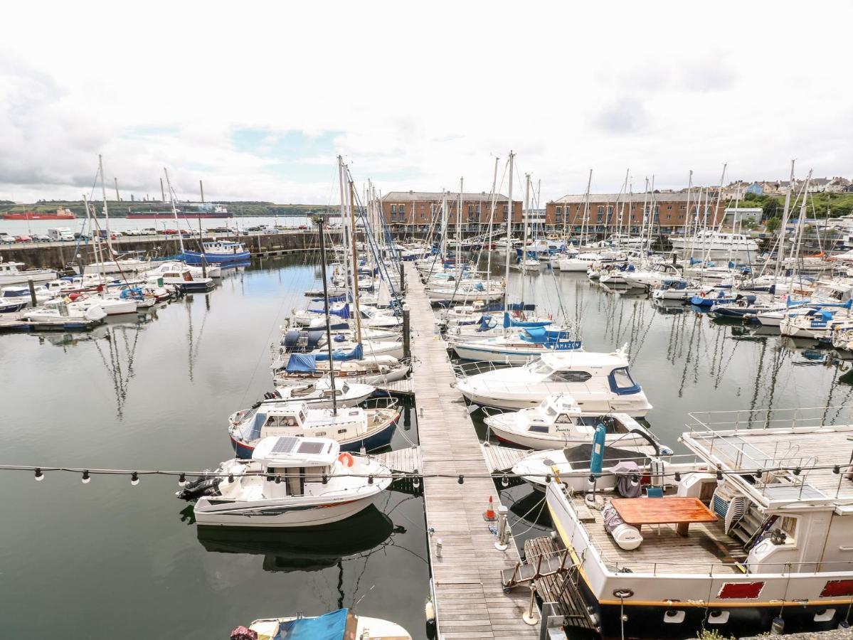 15 Sovereign House Apartment Milford Haven Bagian luar foto